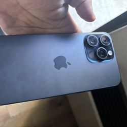 Unlocked iPhone 15 Pro Max 256gb