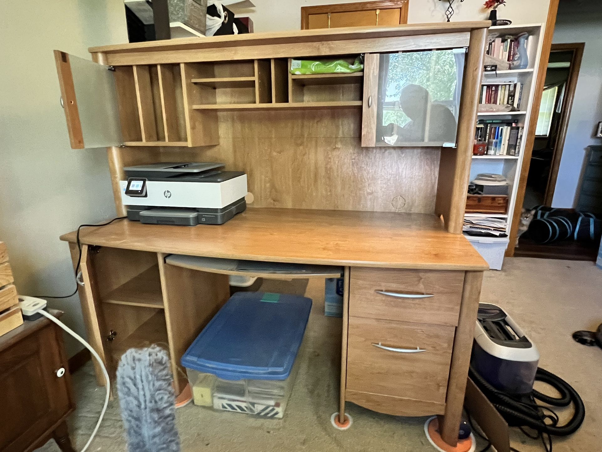 Maple Computer Desk With Hutch