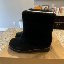 Size 5W  Ugg Australia Ugg 3220 Maylin Suede Boot Black Shearling Cuff
