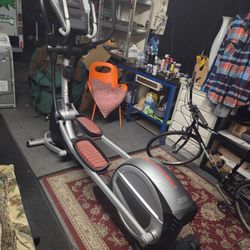 Proform Smart Strider 895 CSE Elliptical Excellent 10 Degree Incline Resistance iFit