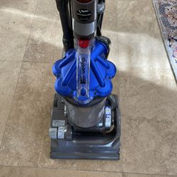 Dyson DC33 Vacuum