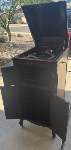 Lovely antique 1920’s Victrola Console,