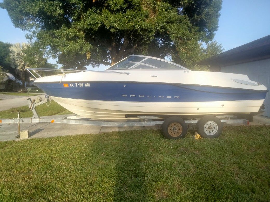 2007 Bayliner 212 cuddy
