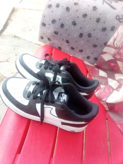 Nike youth dunks size 6y