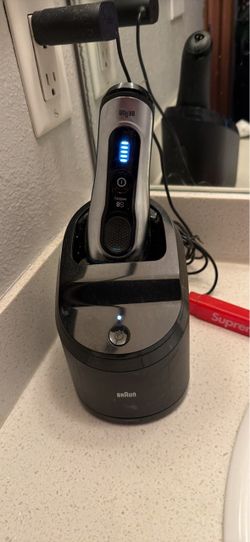 Braun electric shaver and self cleaning base series 8