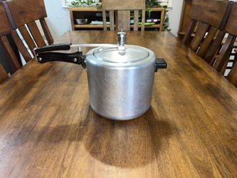 Vintage Hawkins 6.5 Liter Classic Wrought Aluminum Standard Base Pressure Cooker