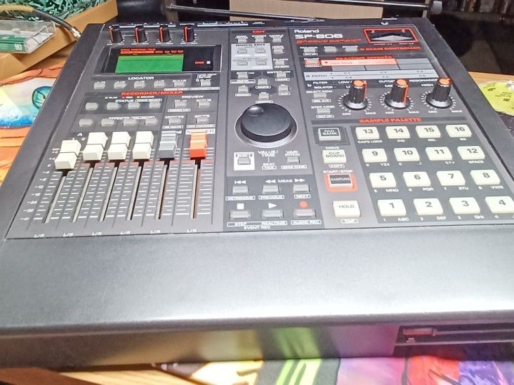 ROLAND SP-808