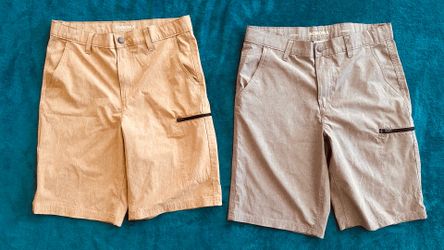 Big boys shorts size 20 both for 6 Dlls