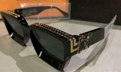 Black lv sunglasses