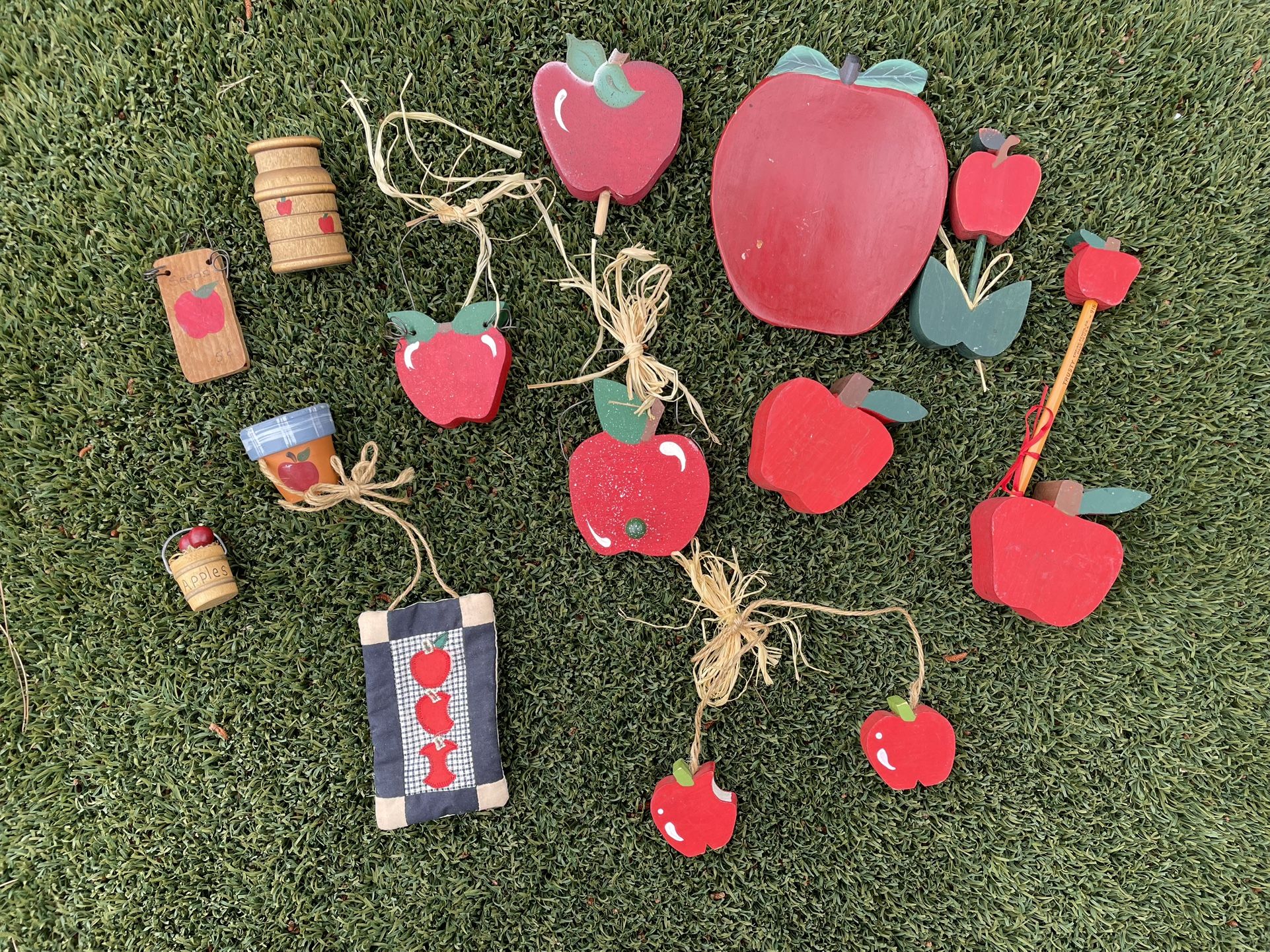 Apples / School Teacher / Holiday / Country