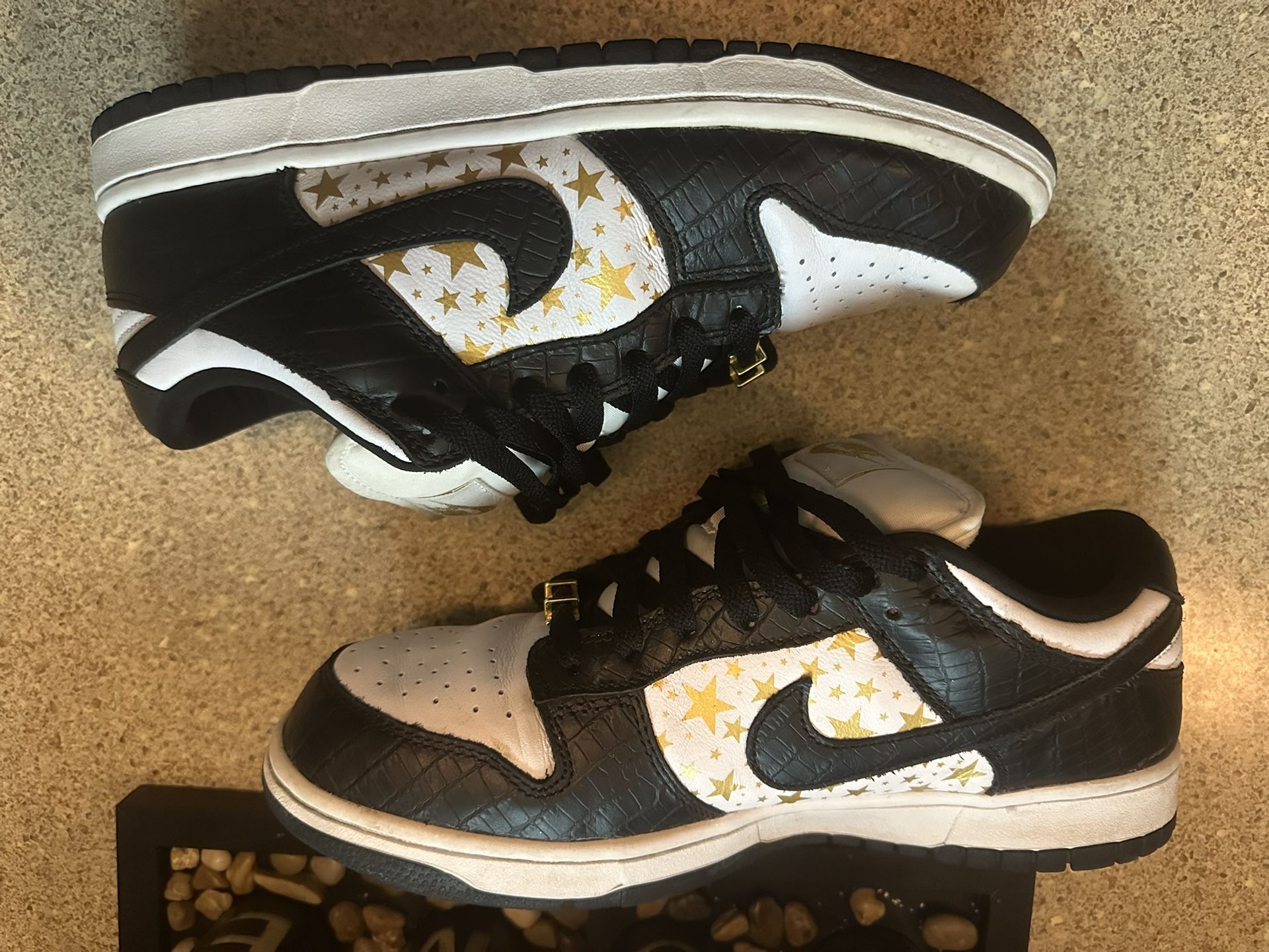 Supreme Nike Dunk Low 8 & 12 