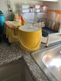 ice bucket with scoop