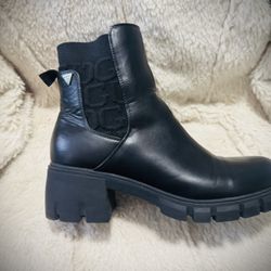 Black Boots 