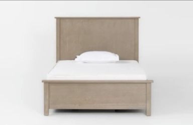 Living spaces wooden queen bed