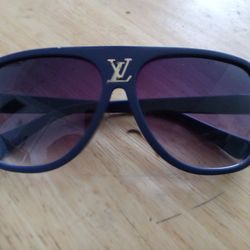 BRAND NEW!!! DESIGNER SUNGLASSES!!!