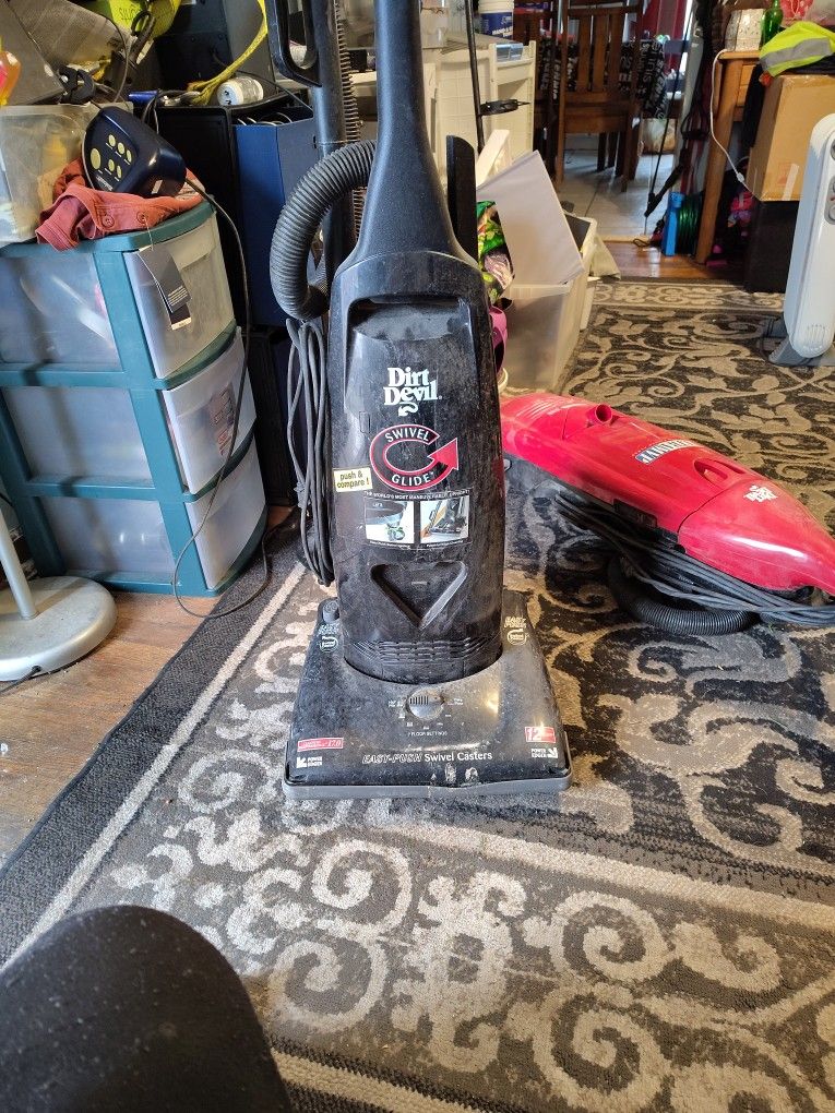 Dirt Devil Swivel Glide Vacume.