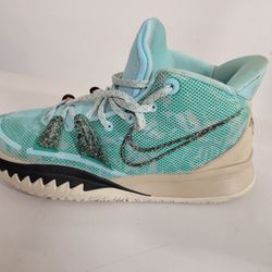 Kyrie 7s. Used See Pics 