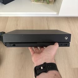 Xbox Series S 500GB With 2 Controllers And Turtle Beach Headset