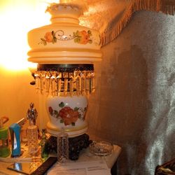 Matching Gone With The Wind Lamps. 1. Floor 1. Table 