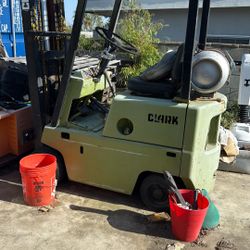 Clark Forklift Runs Great And Strong 1450.00