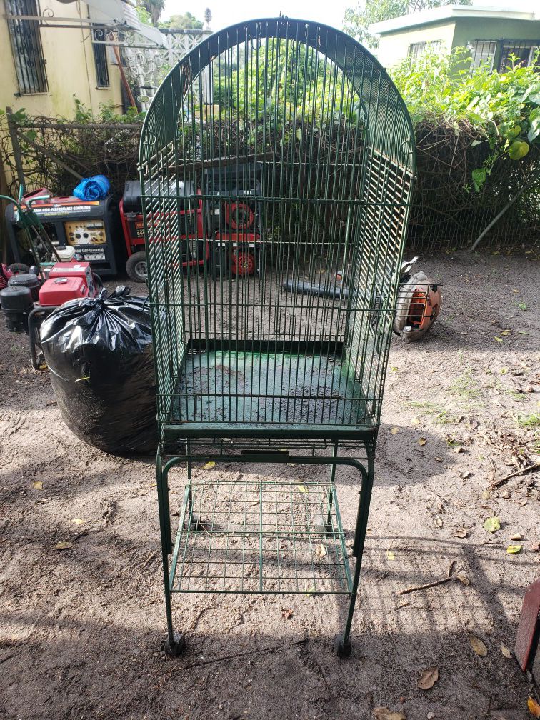 Bird cage in good condition 20" wide x 34" high x 20" deep