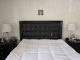 5-Piece Queen Bedroom Set – Bed, 2 Nightstands, Dresser & Mirror