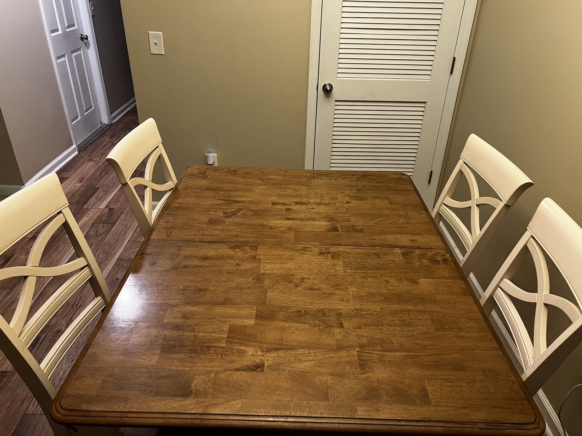 Dining Room Table W/Leaf
