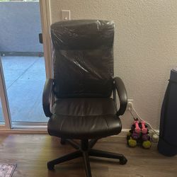 Staples Turcotte High Back Office Chair