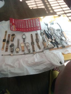 Watches men's and women's 30 watches and 30 batteries