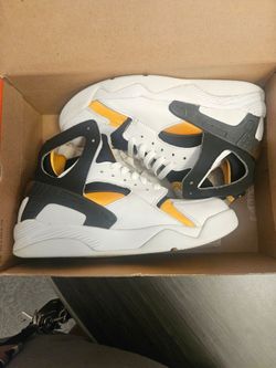 Nike air flight huarache yellow/black/white (size 8.5) used with box $40