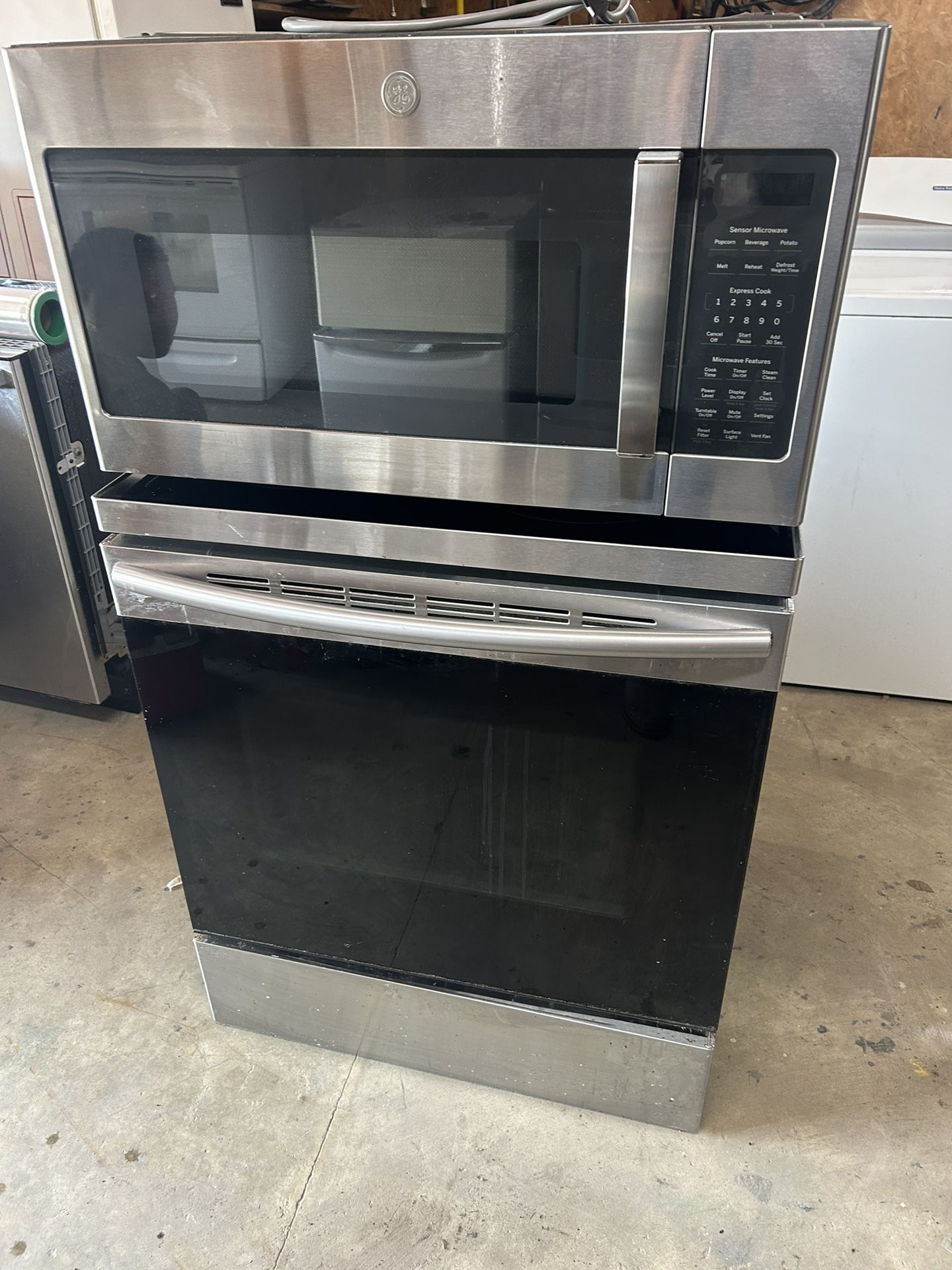 STOVE AND MICROWAVE COMBO