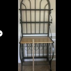 Green Ivy and Grape Metal Bakers and Wine Rack