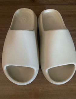 yeezy slides