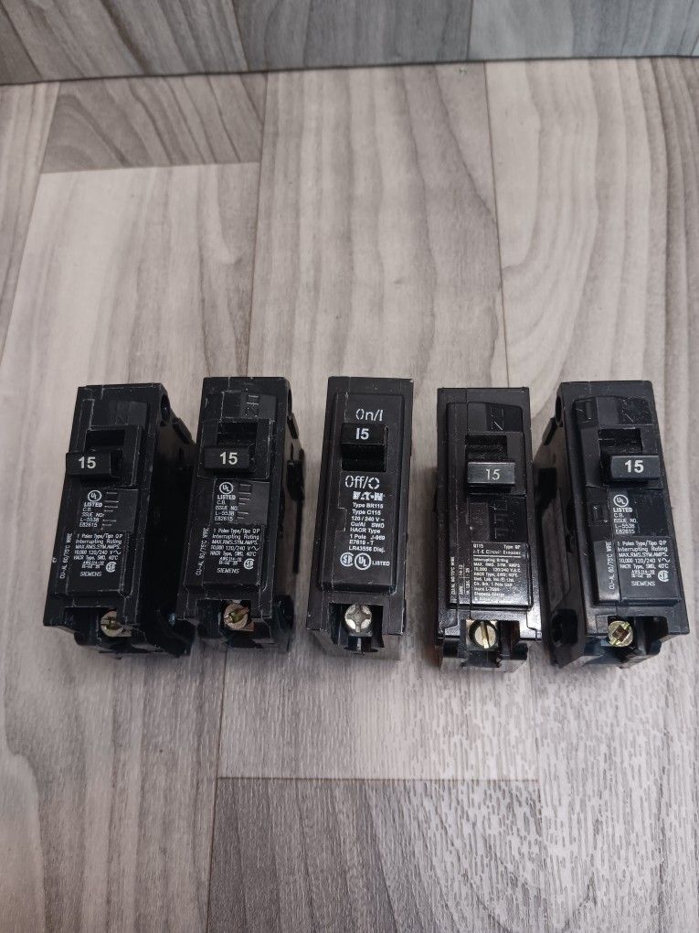 Simens 15 Amp Single Pole Circuit Breakers Lot Of 5 120/240 Volts