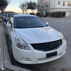 Nissian Altima