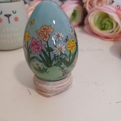 Hand Painted Easter Egg Decor on Wooden Stand Floral Daffodil Daisy Spring Cottagecore Collectible