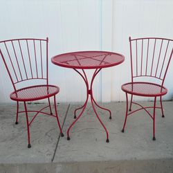Bistro set table and 2 chairs