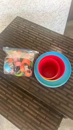 Kids Dishes and food cutters