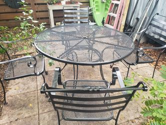 SOLID IRON TABLE & CHAIRS