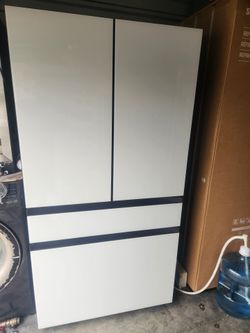 Refrigerador Bespoke Samsung 23 cuft In Counter Depth 36’ W