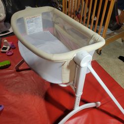 Beside Me Dreamer Organic Bassinet & Bedside Sleeper, Adjustable, Breathable & Portable, Organic Oat