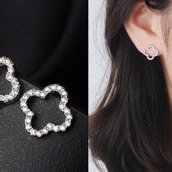 Aria Jewels Minimalist Diamond Clove Earrings