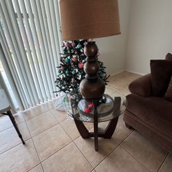 2 Living Room Tables And 2 Lamps