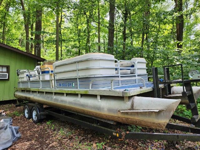 24 Foot Riviera Cruiser Pontoon Boat