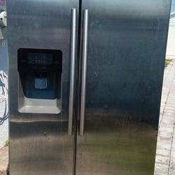 Samsung Side By Side Refrigerator. Cooling Really Well