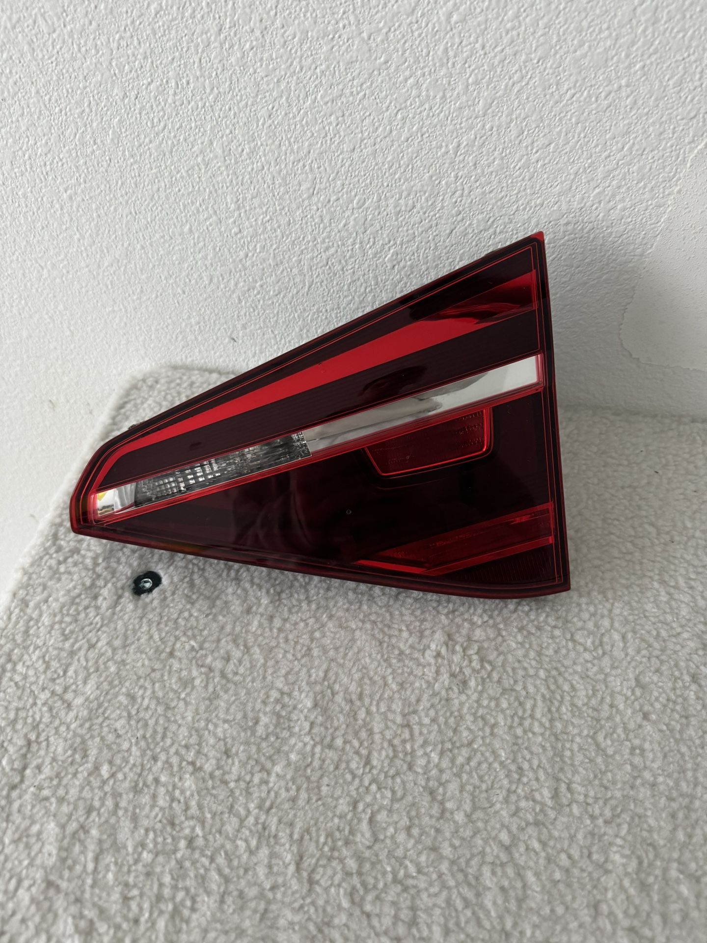 2019 Volkswagen Passat Right Side Taillight