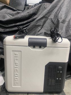 Portable refrigerator