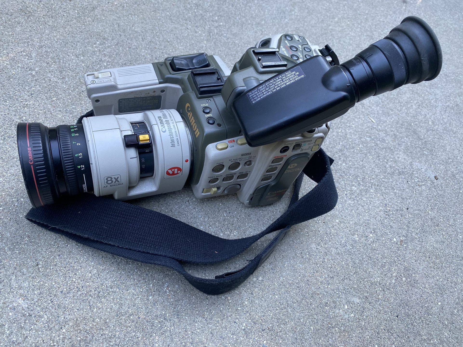 Canon L2 Hi8 Camcorder