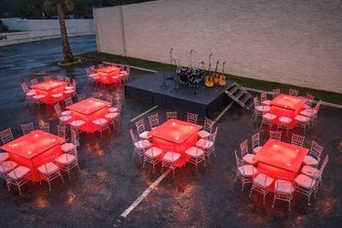Stage , Tarima , Escenario , Tables And Chairs