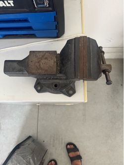 Klutch 5” work bench vise